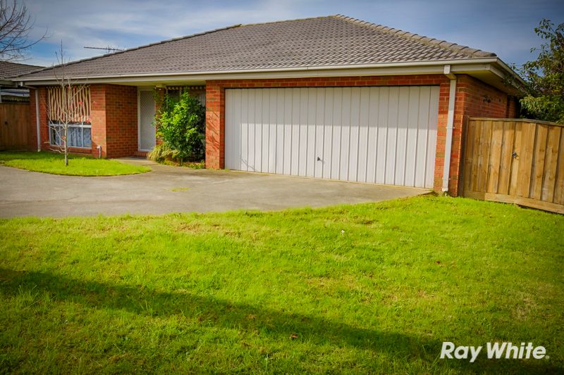 60 Racecourse Road, PAKENHAM, VIC 3810