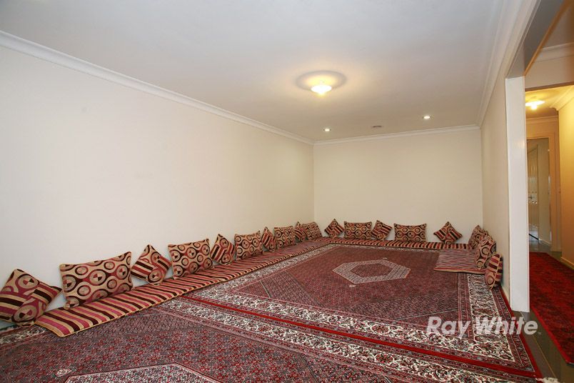 28 Dan Morgan Drive, CRANBOURNE EAST, VIC 3977