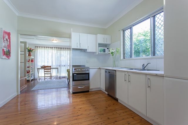 28 Rhyde Street, MOUNT LOFTY, QLD 4350