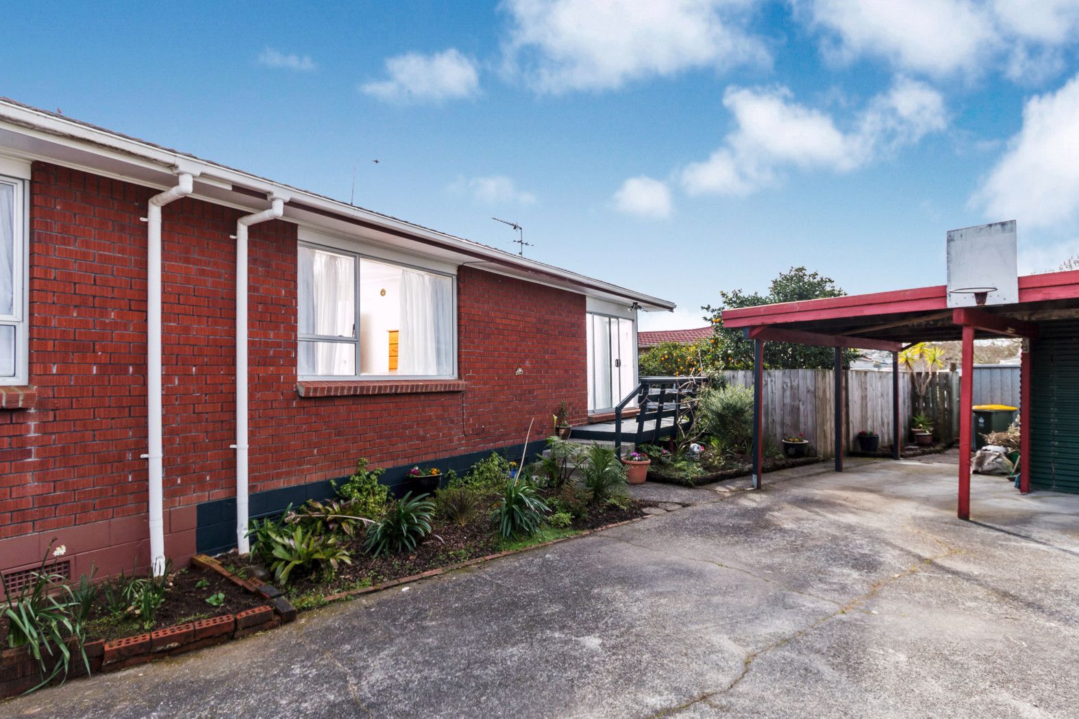 Flat 2 14 Chesley Place, HALF MOON BAY, Manukau City