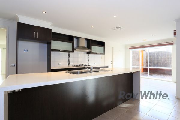 15 Reidel Avenue, PAKENHAM, VIC 3810