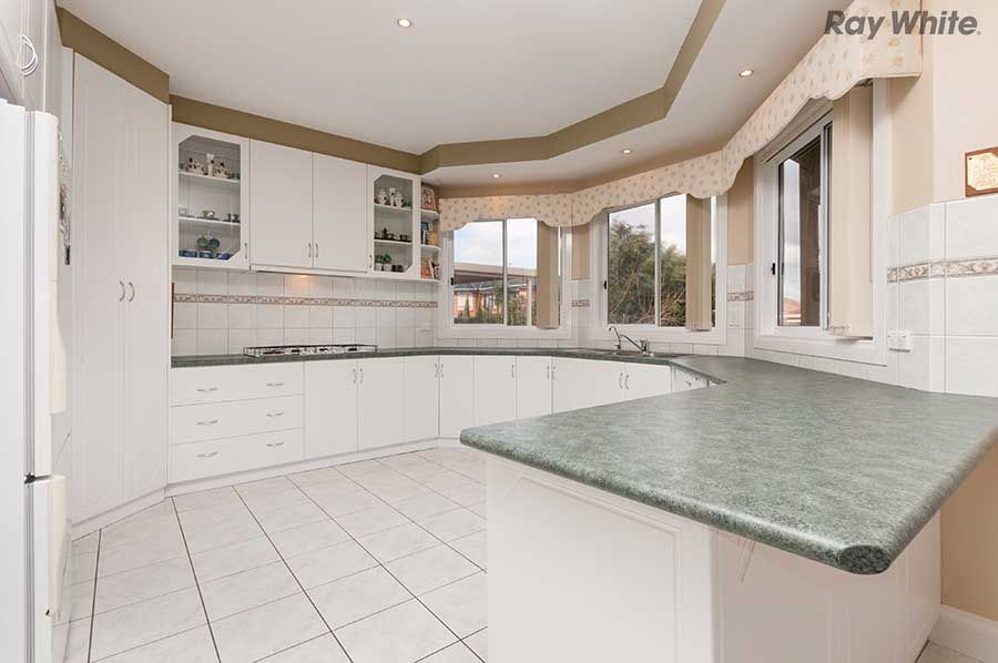 30 Tormorvey Avenue, HILLSIDE, VIC 3037
