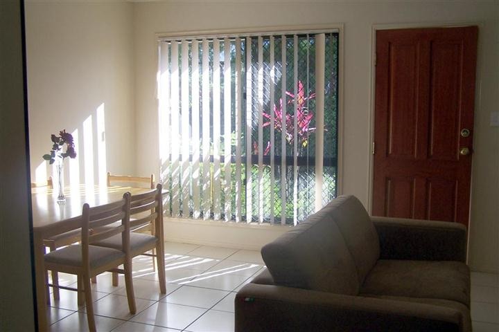 2/30 Flinders Street, WEST GLADSTONE, QLD 4680