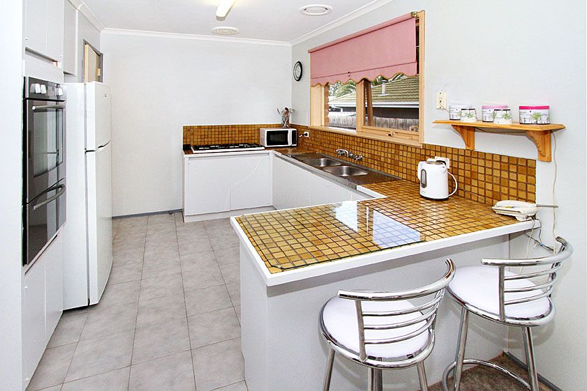 10 Wenden Road, MILL PARK, VIC 3082