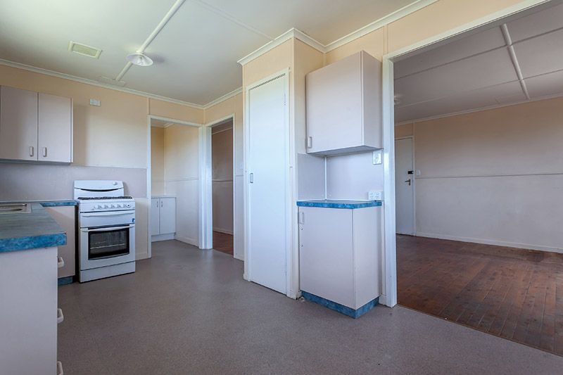 10 McMahon Crescent, NEWTOWN, QLD 4350