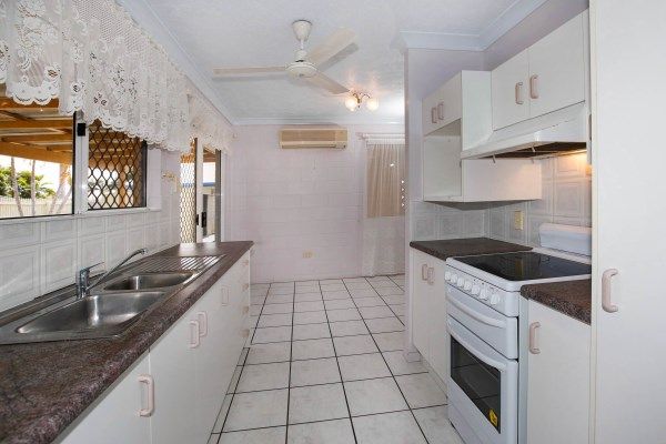 13 Lyndhurst Street, MOUNT LOUISA, QLD 4814