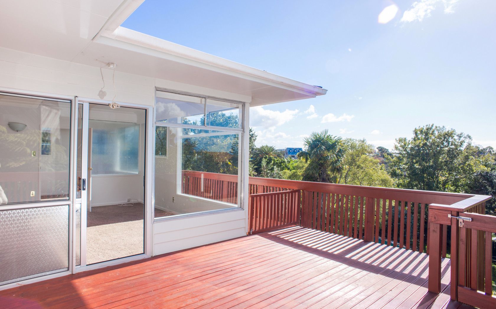 647 Beach Road, ROTHESAY BAY, North Shore City