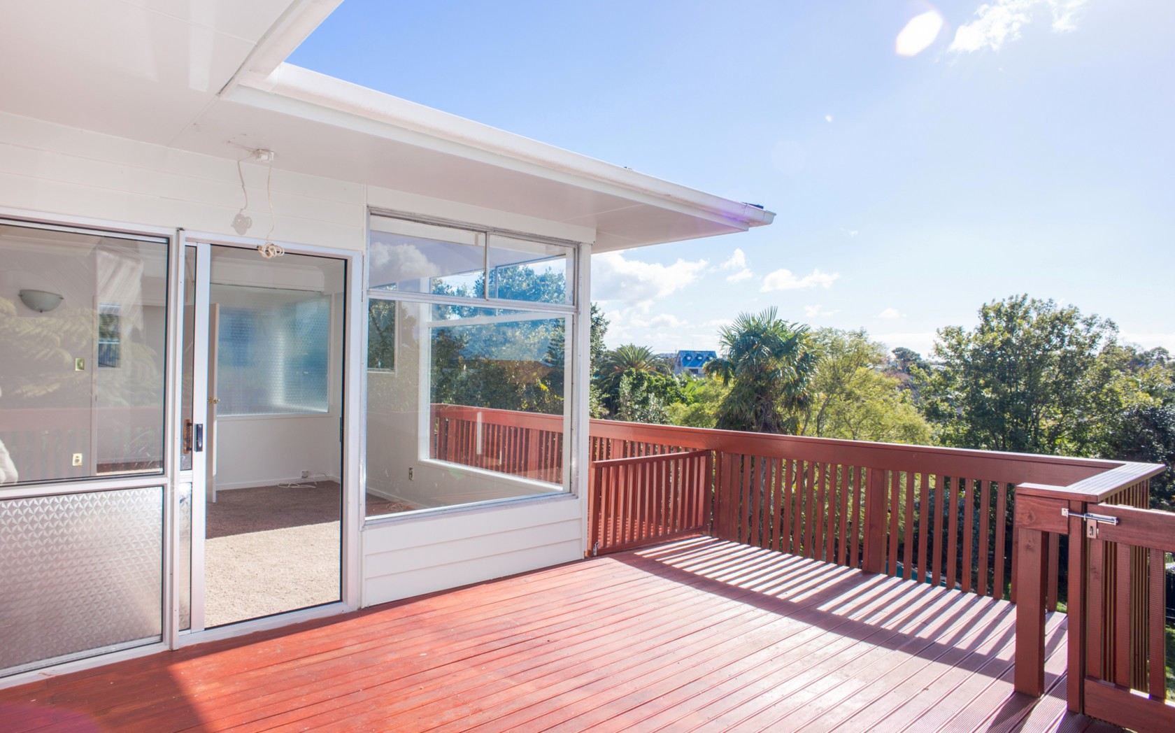 647 Beach Road, ROTHESAY BAY, North Shore City