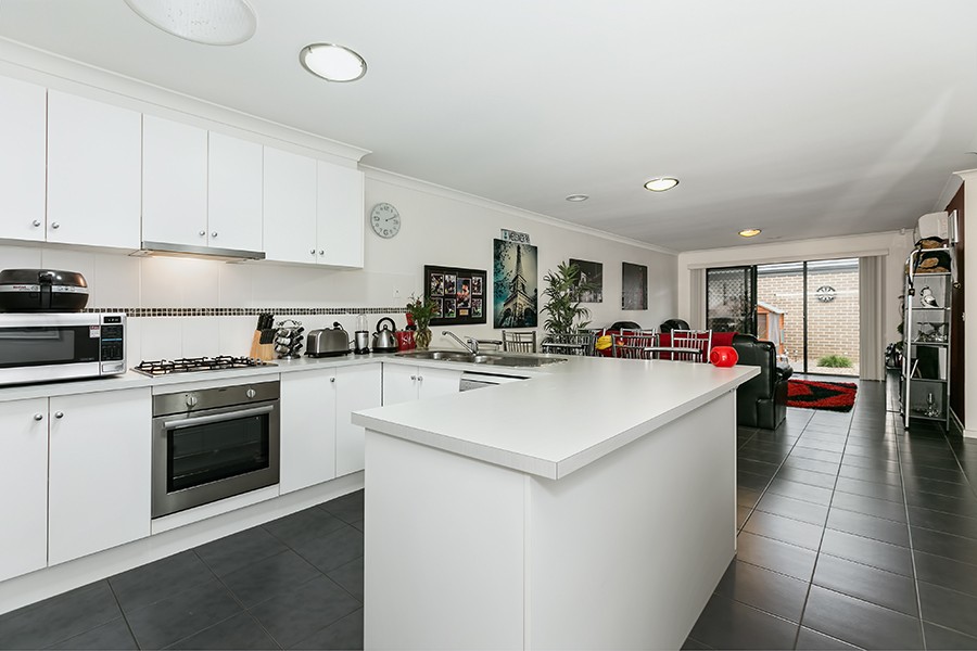11 Peppermint Walk, MELTON, VIC 3337