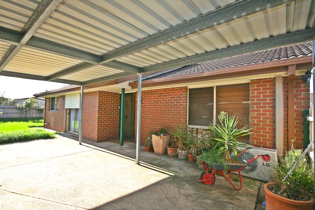 13 Crown Court, KINGS PARK VIC 3021
