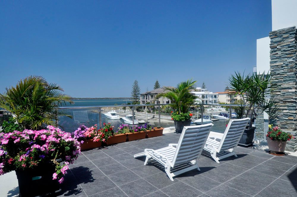 27-29 Madang Crescent, RUNAWAY BAY QLD 4216