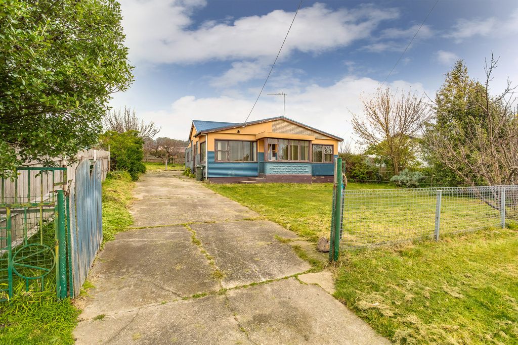 11 Garrett Street, BEAUTY POINT TAS 7270