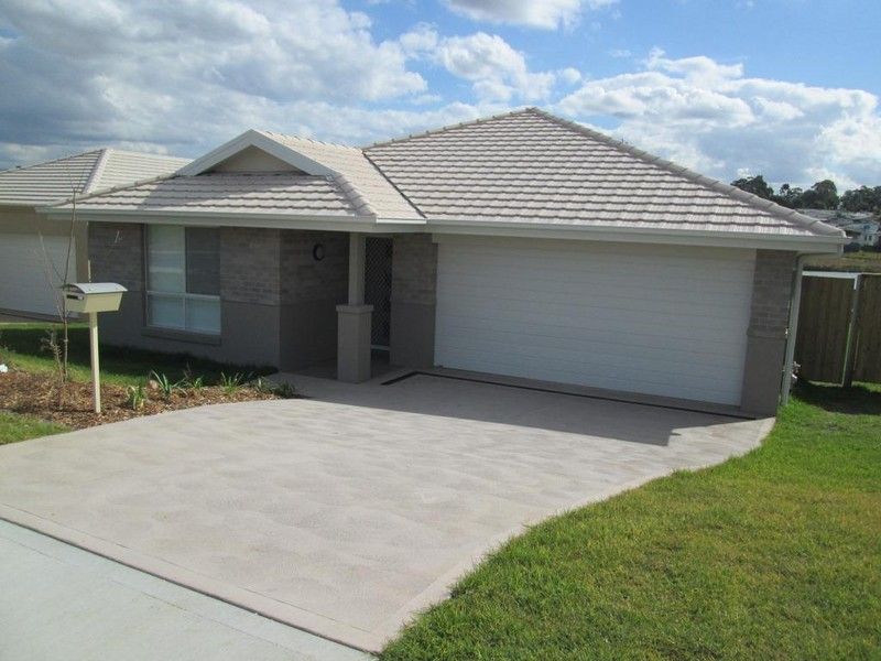 74 Saddlers Drive, GILLIESTON HEIGHTS, NSW 2321