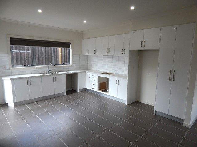 2/55 Yarra Avenue, RESERVOIR, VIC 3073