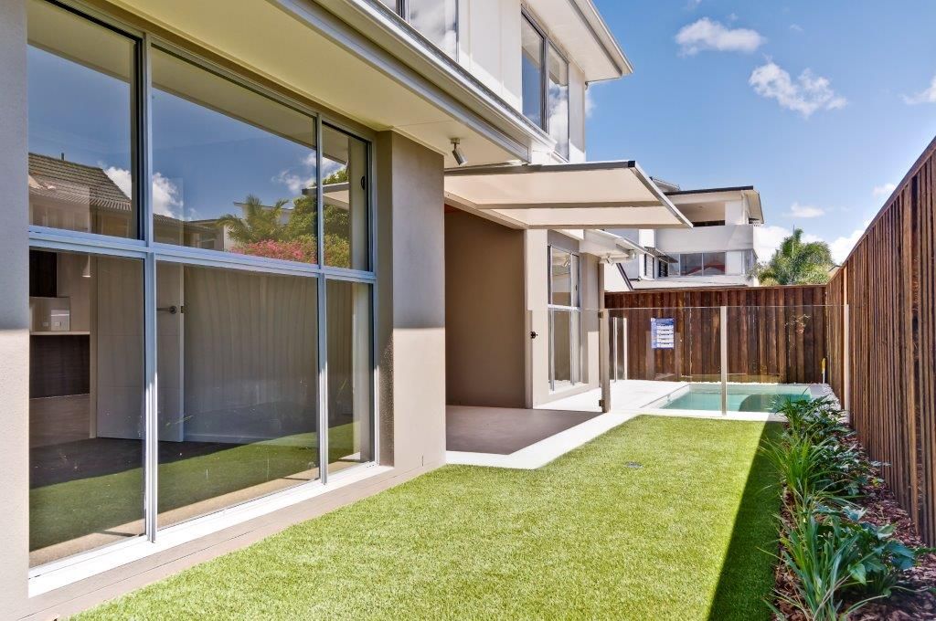 2/76 Beach Parade, MAROOCHYDORE, QLD 4558