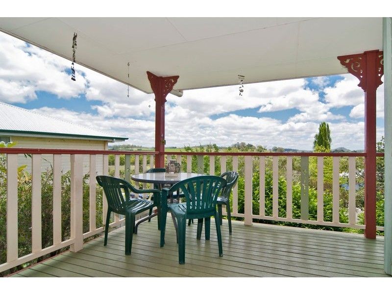 8 Yvonne Street, HIGHWORTH, QLD 4560