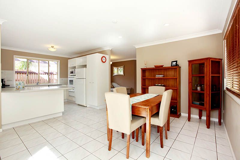 28 Springfield Place, FOREST LAKE QLD 4078