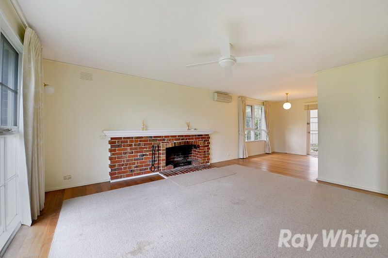 4 Booran Avenue, GLEN WAVERLEY, VIC 3150