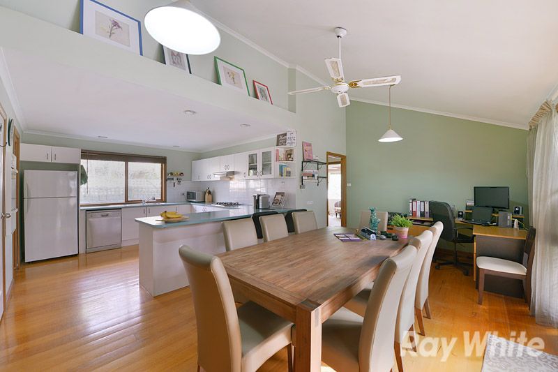68 Segarta Circuit, FERNTREE GULLY, VIC 3156