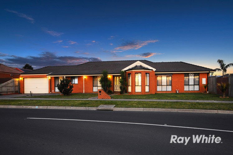 92 Cherryhills Drive, CRANBOURNE, VIC 3977
