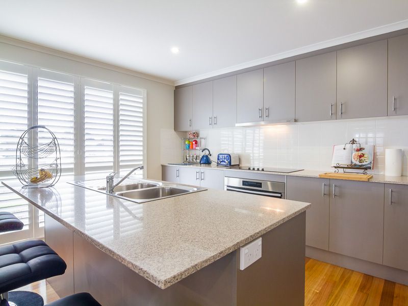 6 Rosewall Court, WIMBLEDON HEIGHTS, VIC 3922
