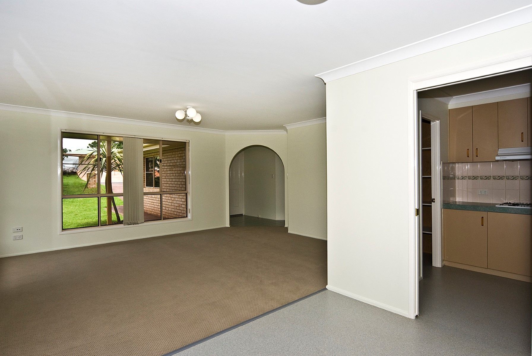 27 Bouganvillea Drive, MIDDLE RIDGE, QLD 4350