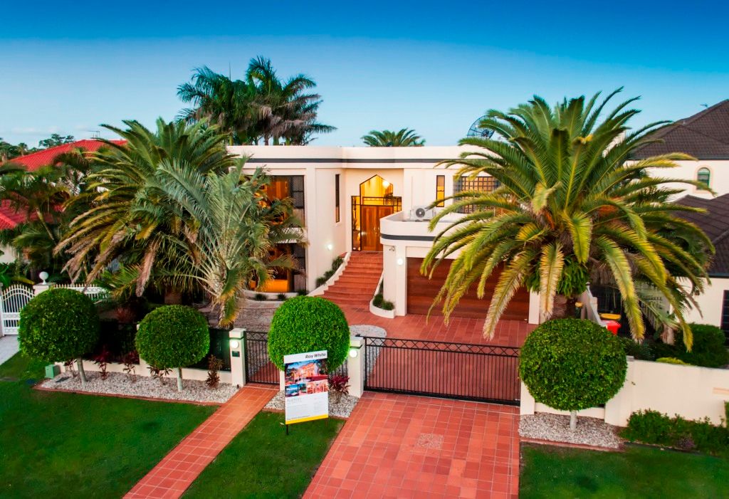 15 Tortuga Place, CLEAR ISLAND WATERS QLD 4226
