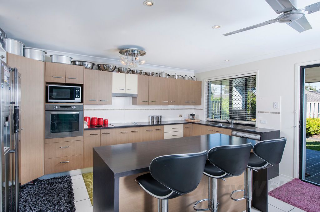 19 Mapelton Circuit, PARKINSON QLD 4115