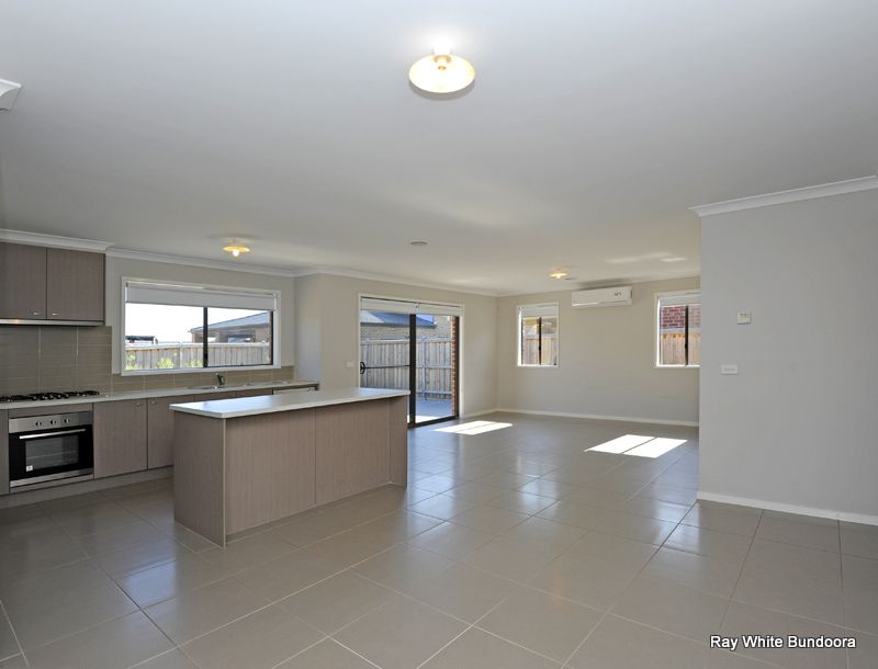 14 Moffat Drive, LALOR, VIC 3075