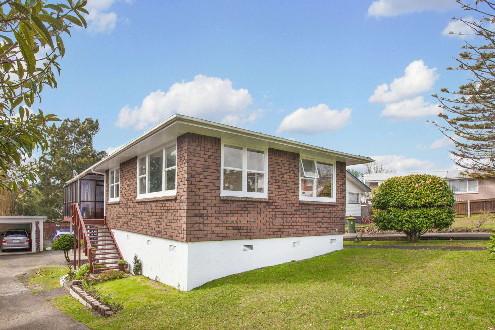 16 Lawrence Crescent, HILL PARK, Manukau City