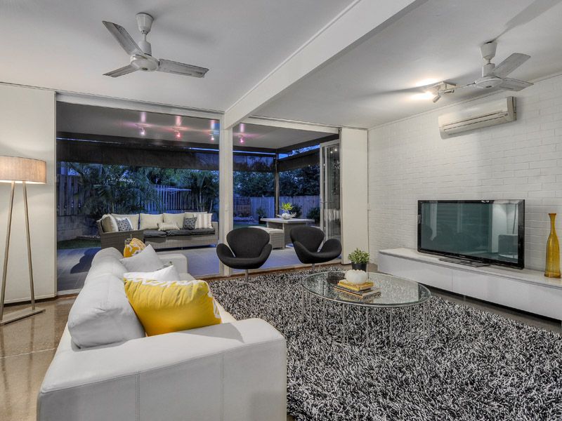 30 Russell Avenue, NORMAN PARK, QLD 4170
