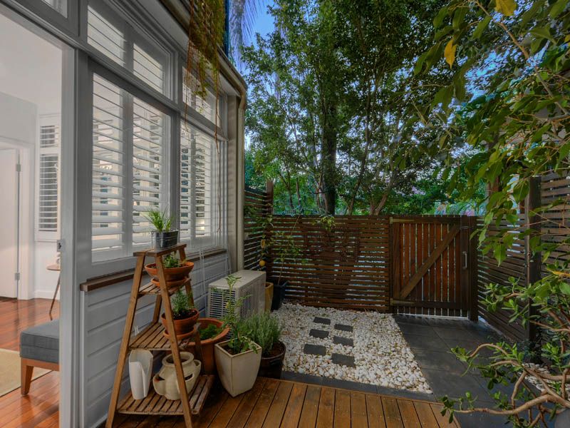 2/52 MARK Street, NEW FARM, QLD 4005