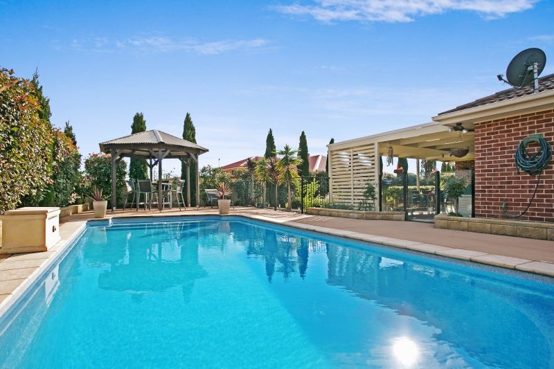 6 Appletree Avenue, ABERGLASSLYN NSW 2320