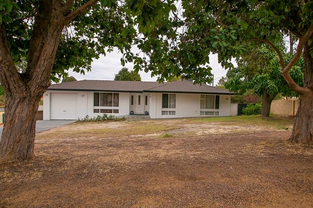 2 Karu Road, KALAMUNDA, WA 6076
