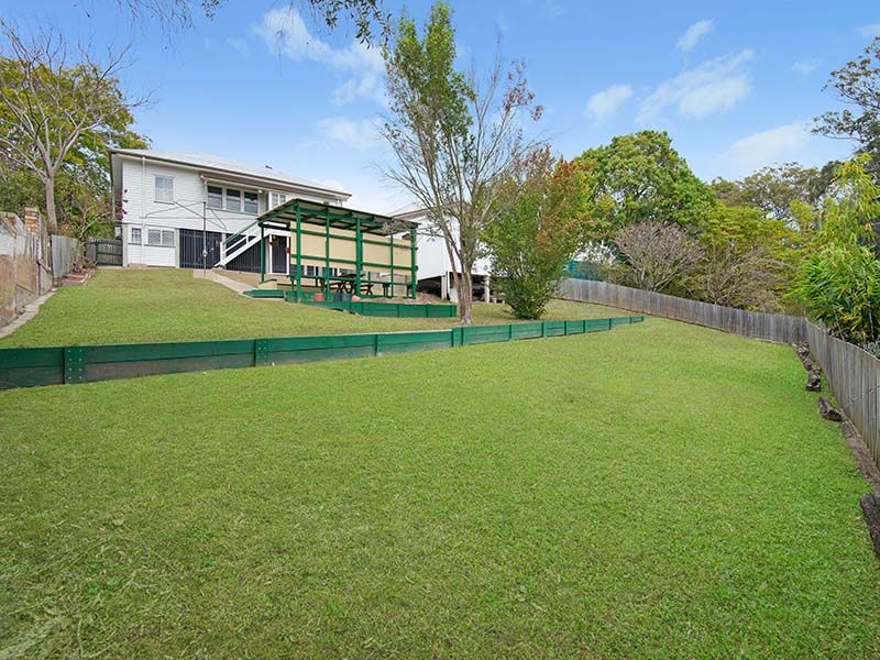 11 Dovedale Crescent, ASHGROVE, QLD 4060
