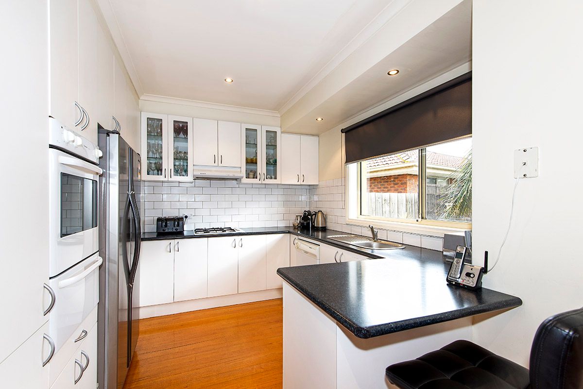 11 Pleasant Close, MILL PARK, VIC 3082