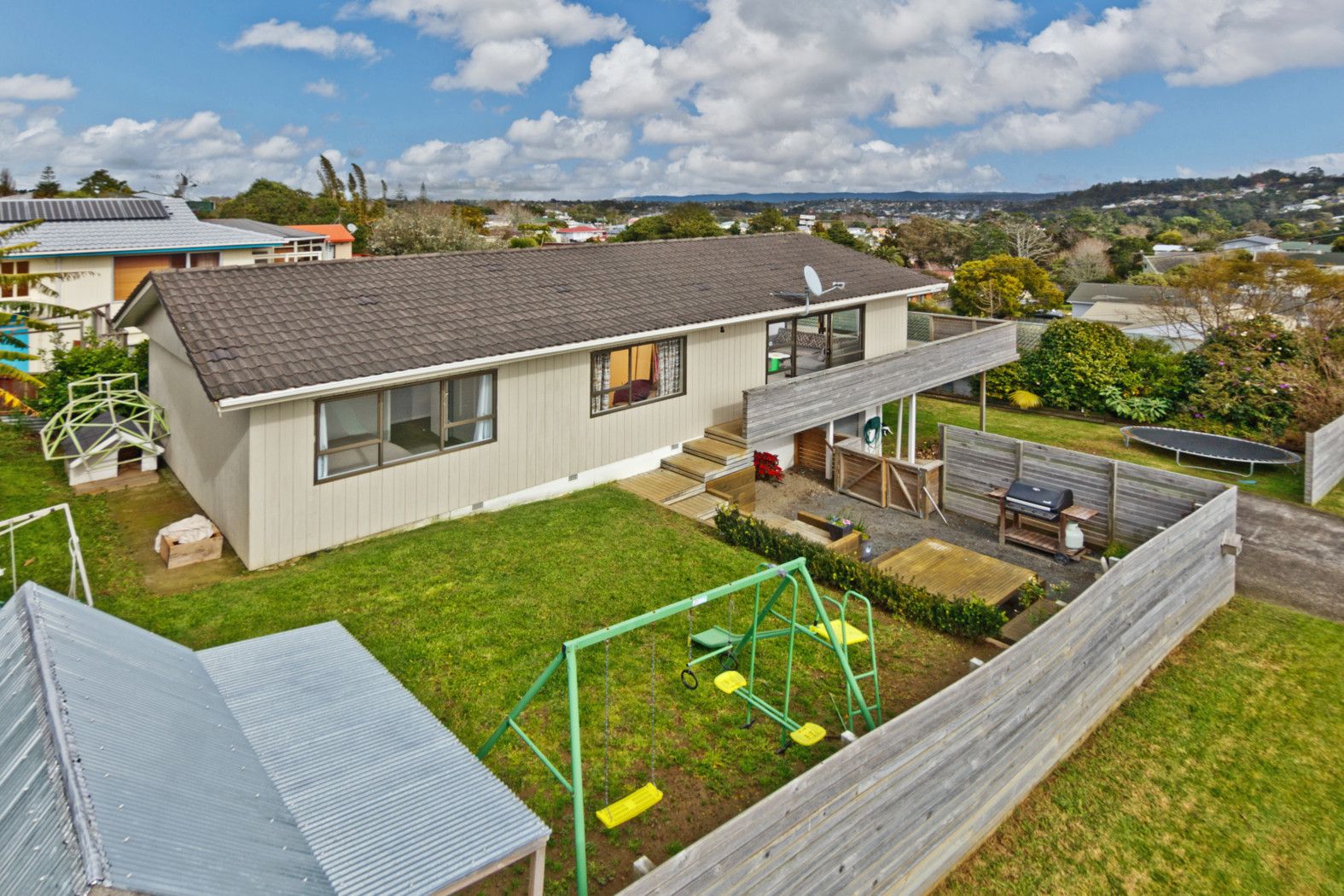 2/2 Neal Avenue, GLENFIELD, North Shore City