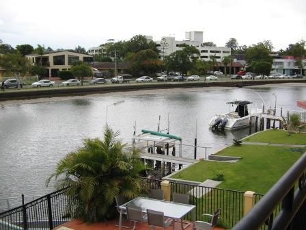 2/28 Vaggelas Crescent, BIGGERA WATERS, QLD 4216