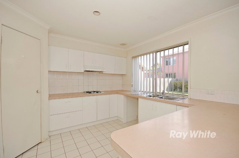 10 Meridian Parade, WANTIRNA SOUTH, VIC 3152