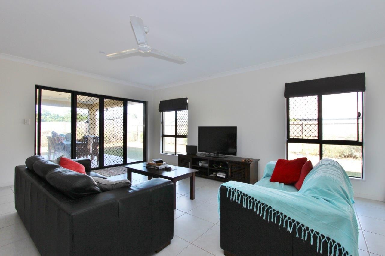 24 Landsborough Drive, SMITHFIELD, QLD 4878