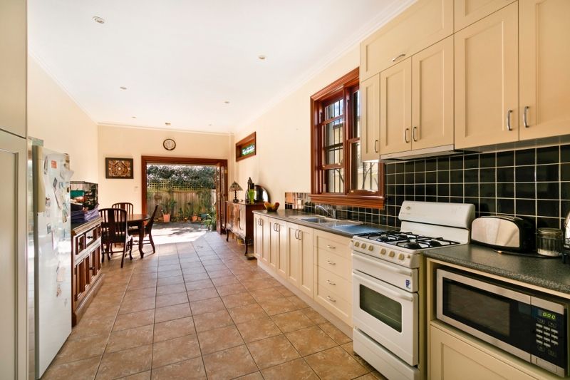 76 Swanson Street, ERSKINEVILLE, NSW 2043