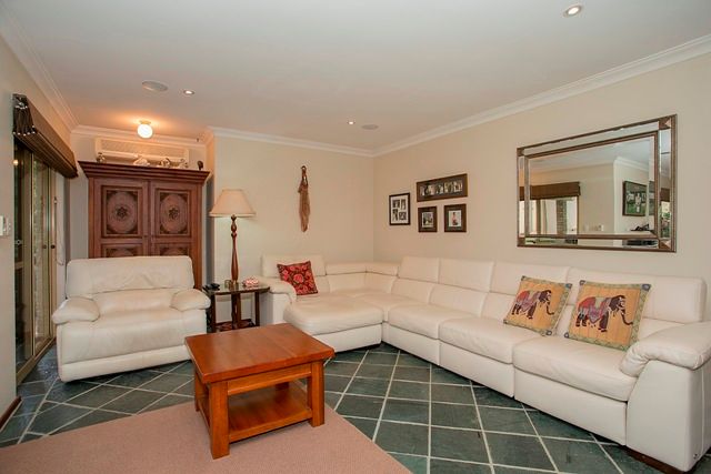 14 Gilbert Road, LESMURDIE, WA 6076