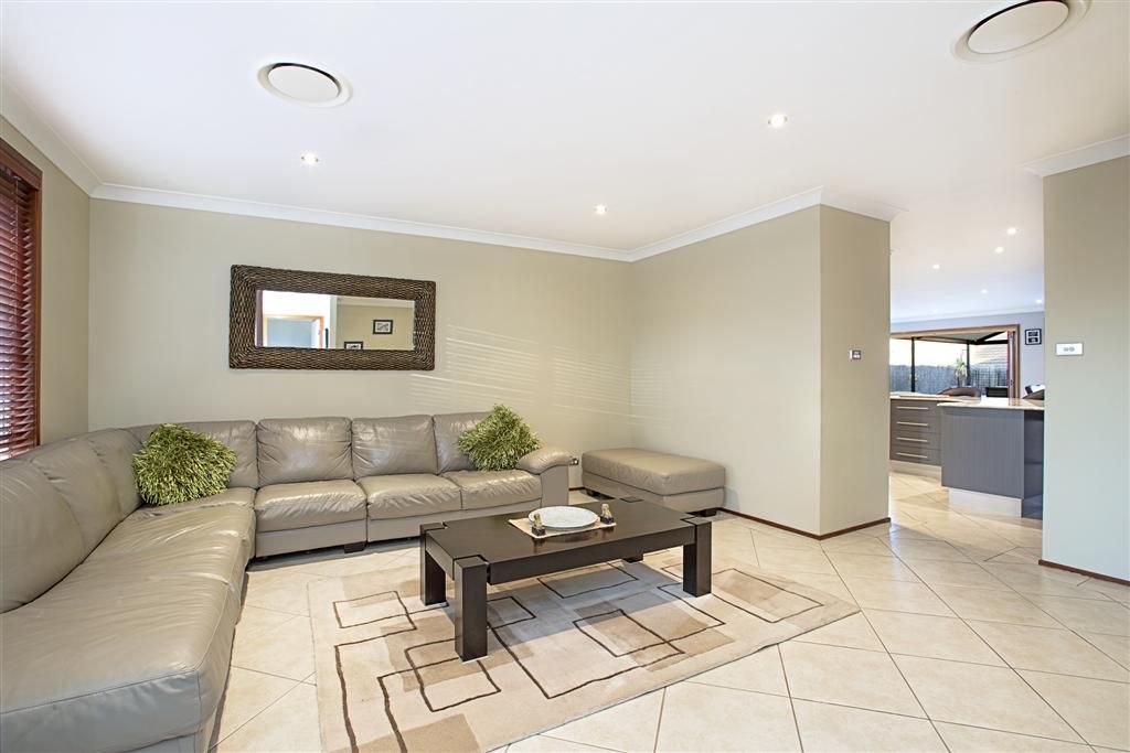 11 Cyperus Place, GLENMORE PARK, NSW 2745