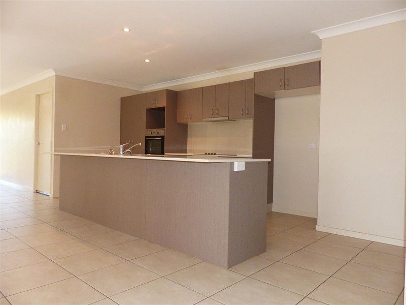 14 Redgum Drive, NEW AUCKLAND, QLD 4680