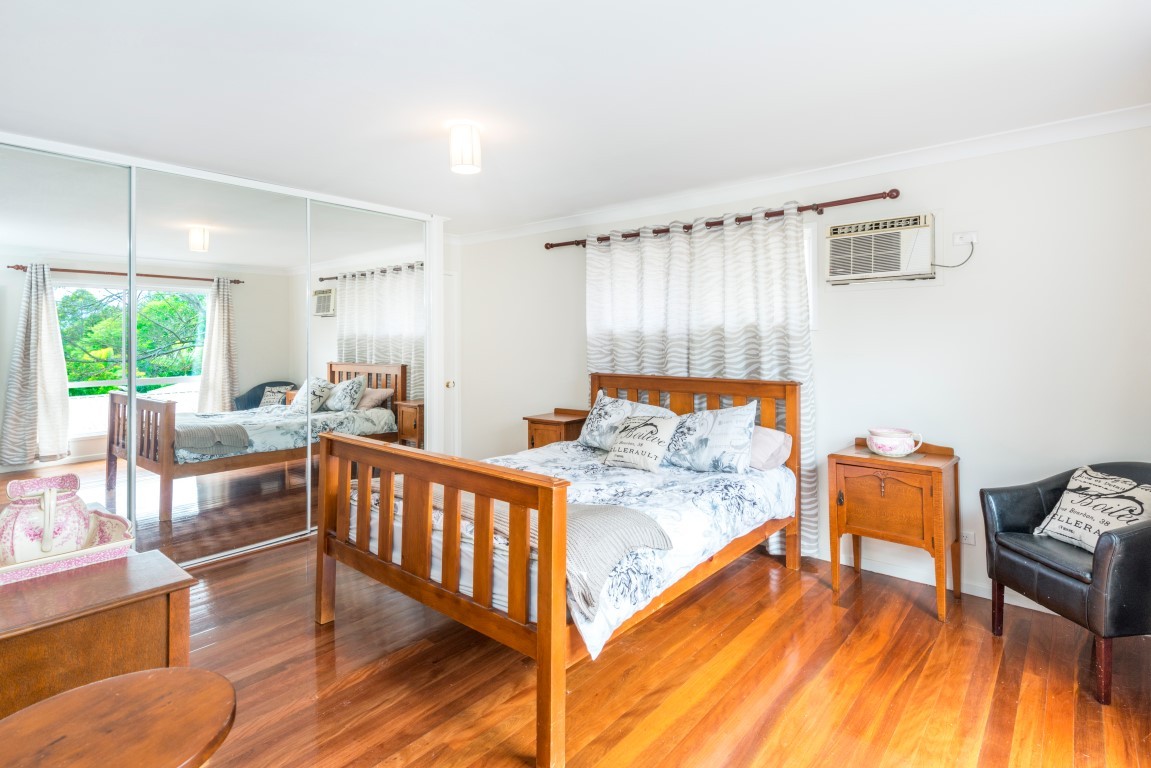 41 Oatland Crescent, HOLLAND PARK WEST, QLD 4121