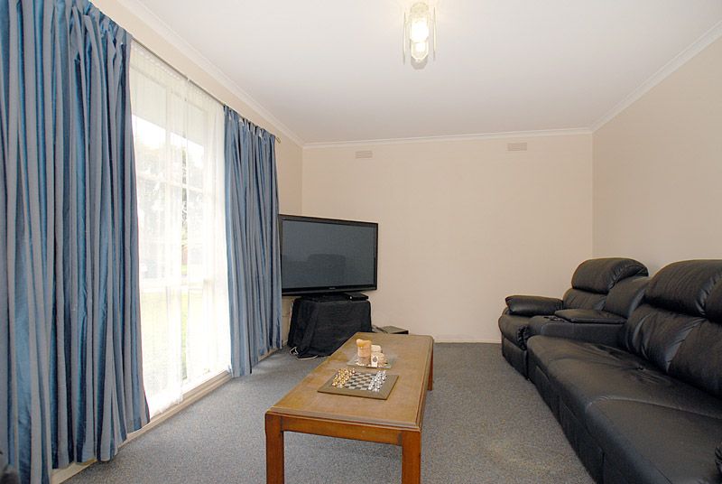 8 Merlin Crescent, FERNTREE GULLY, VIC 3156
