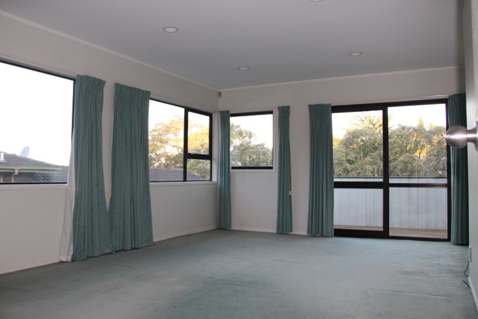 2 Honeysuckle Lane, MAIRANGI BAY, North Shore City
