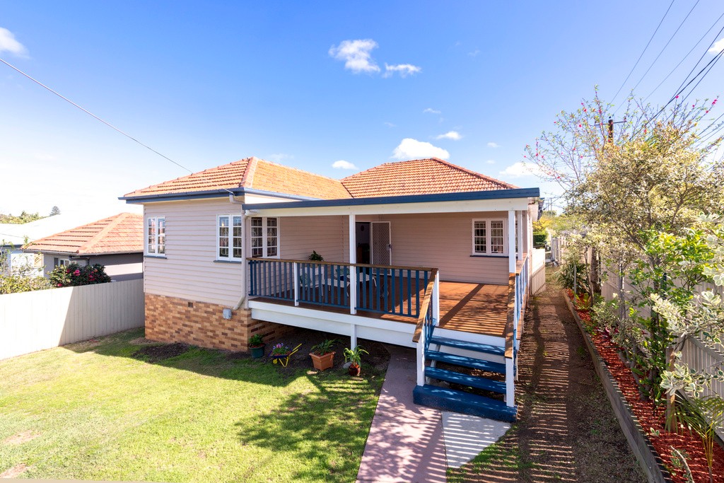 64 Holland Road, HOLLAND PARK, QLD 4121