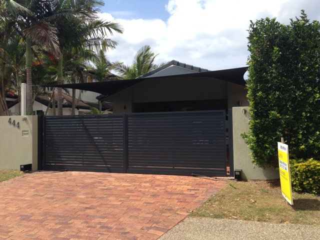 444 Oxley Drive, RUNAWAY BAY, QLD 4216