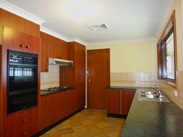 42 Castlereagh Street, BOSSLEY PARK, NSW 2176